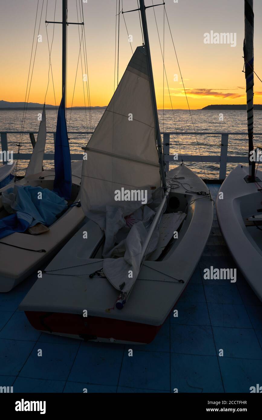 Dinghy sailboats hires stock photography and images Alamy