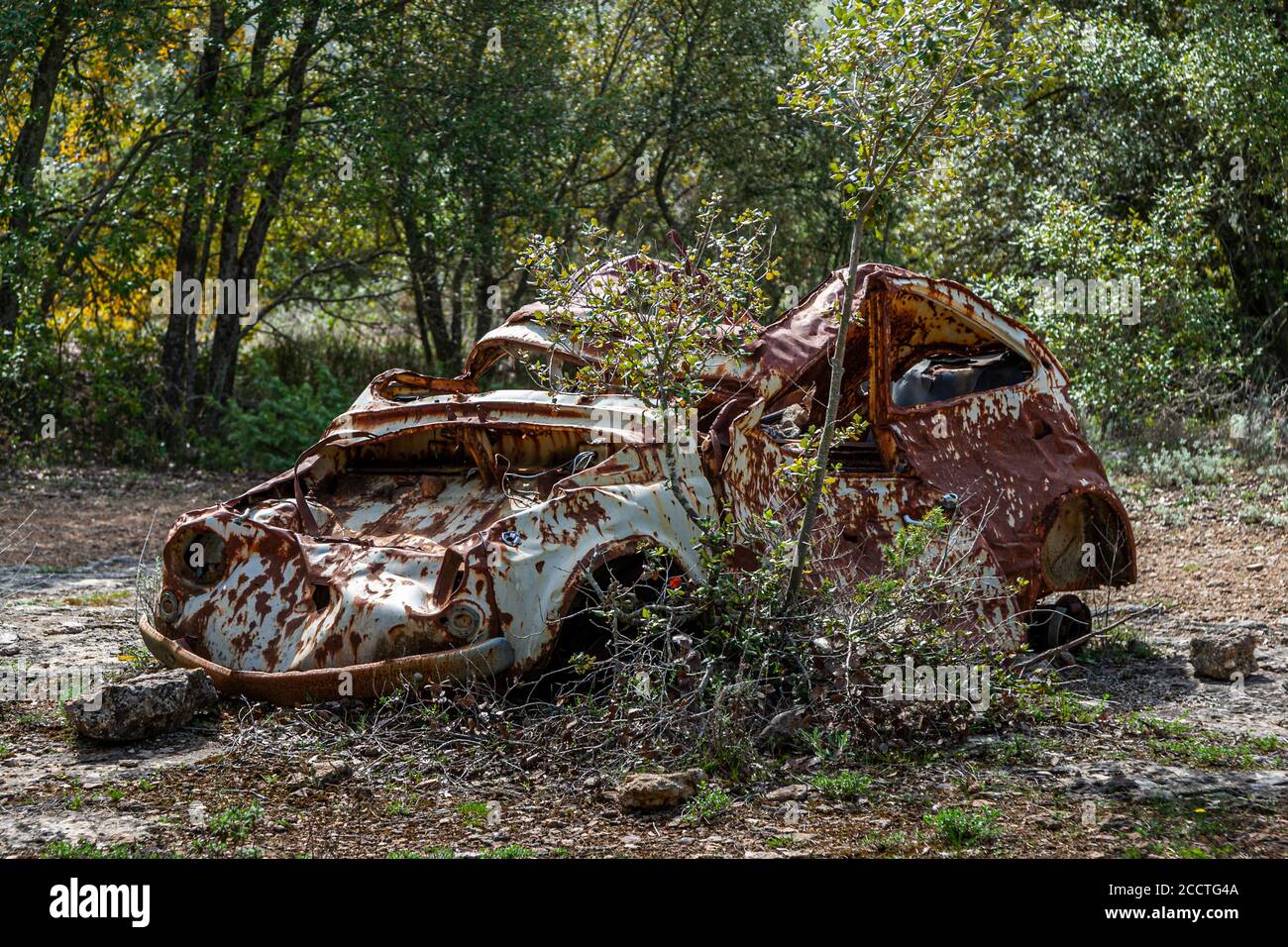 Burnt out car wreck in the landscape of the Unione dei Comuni Amiata Val d'Orcia, Italy Stock Photo
