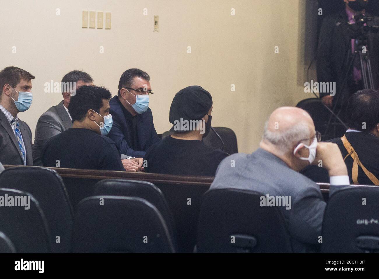 Asuncion, Paraguay. 24th Aug, 2020. Former Brazilian football star Ronaldinho (M.) and his brother Roberto de Assis Moreira (M., l) are on trial. The two-time world footballer and 2002 world champion and his brother were caught with false Paraguayan identity documents shortly after they entered Paraguay in March and spent more than 30 days in prison. Credit: Jorge Candia/dpa/Alamy Live News Stock Photo
