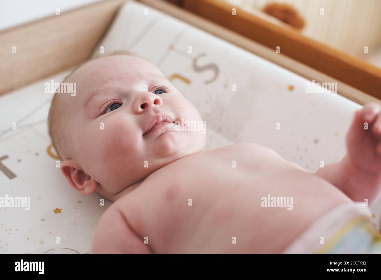 Новорожденный на пеленальнике