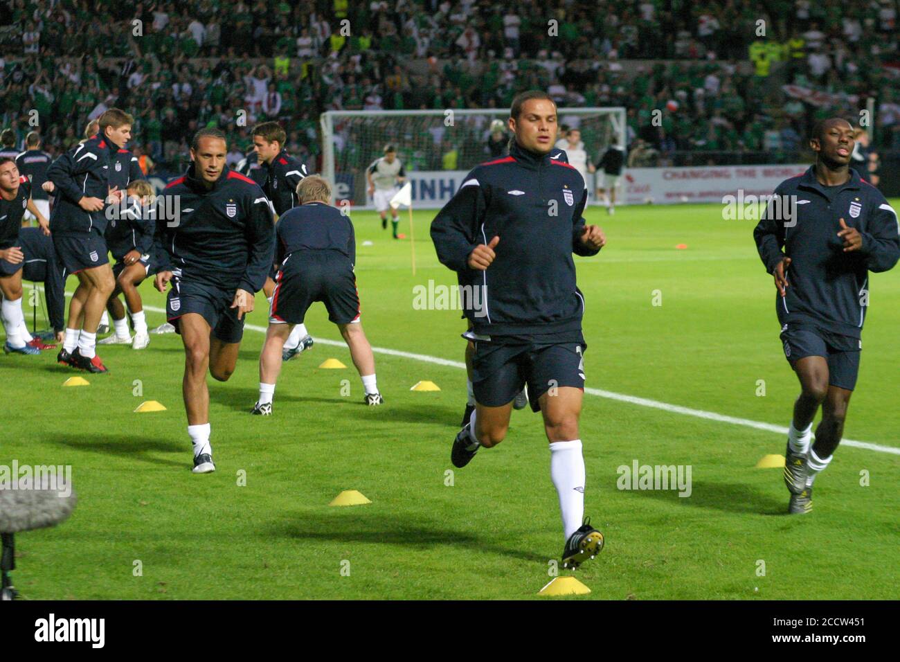 07 September 2005. Windsor Park, Belfast, Northern Ireland. International football – 2006 FIFA World Cup Group 6 Qualifier, Northern Ireland 1 England 0. Former England international footballer Luke Young training before the match in Belfast with Ashley Cole (right) and Rio Ferdinand behind him. Stock Photo