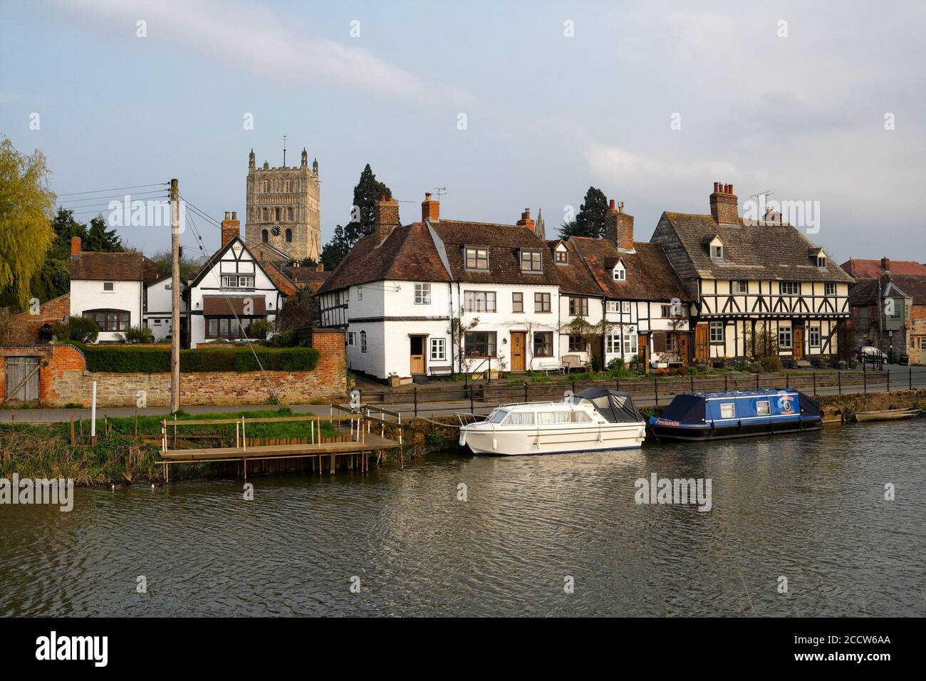 Historic abbey cottages by the river avon hires stock photography and