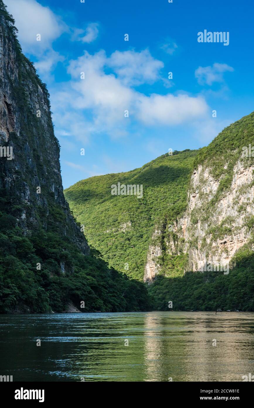 The Grijalva River formed the sheer canyon walls of Sumidero Canyon National Park, Chiapas, Mexico Stock Photo