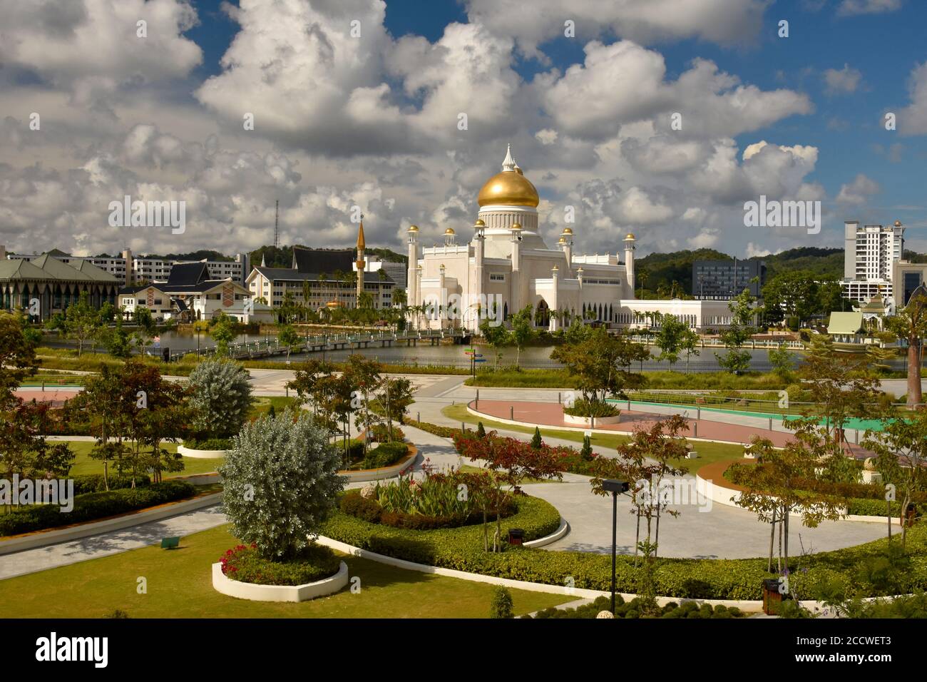 View of the Omar Ali Saifuddien Mosque from the Mahkota Jubi Emas Park, Bandar Seri Begawan, Brunei Stock Photo