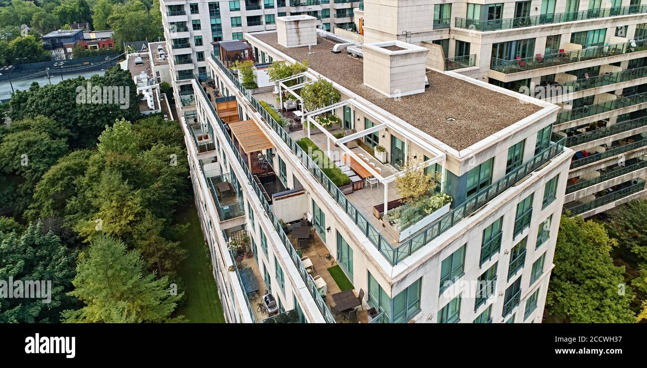 Landscaped roof terrace Stock Photo - Alamy