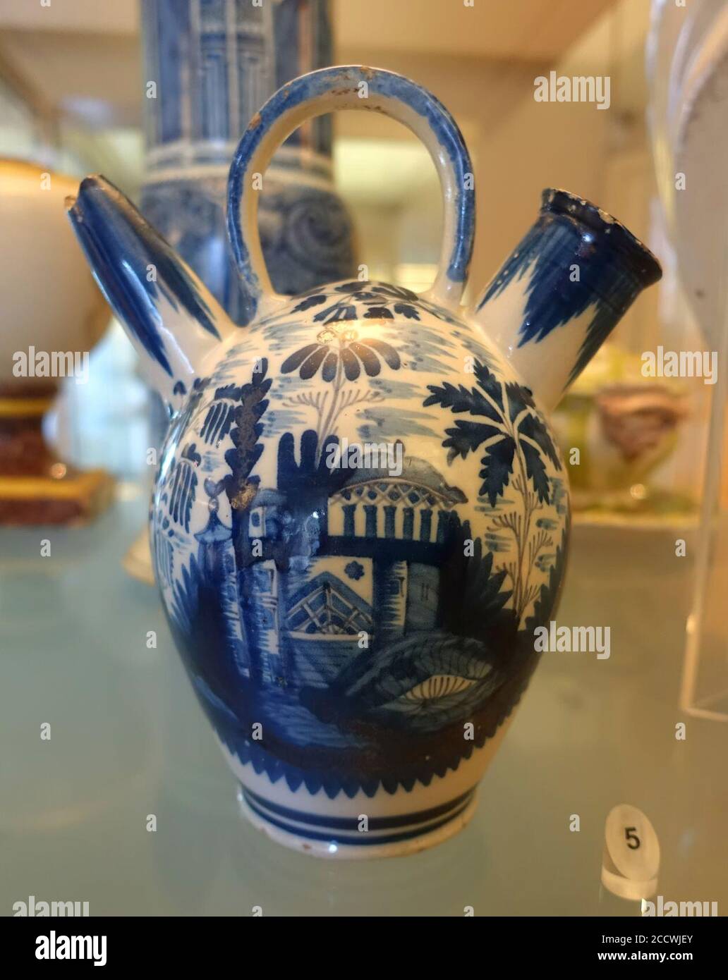Jar, c. 1822-1850, faience - Fábrica de Miragaia Stock Photo