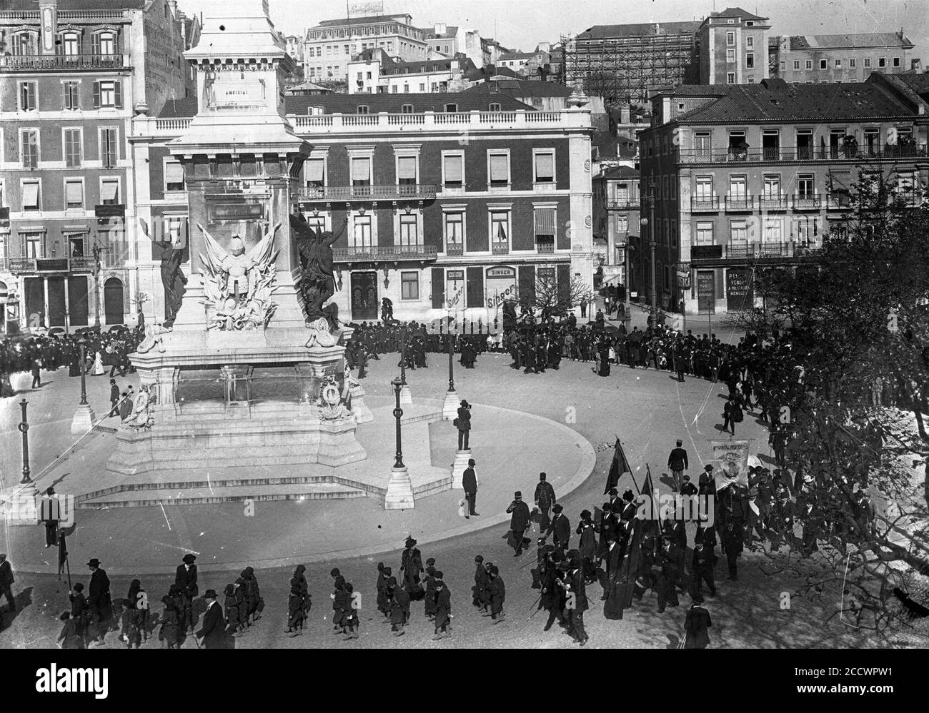 JBN001452 - A homenagem a Teófilo Braga, o cortejo junto do Monumento aos Restauradores. Stock Photo