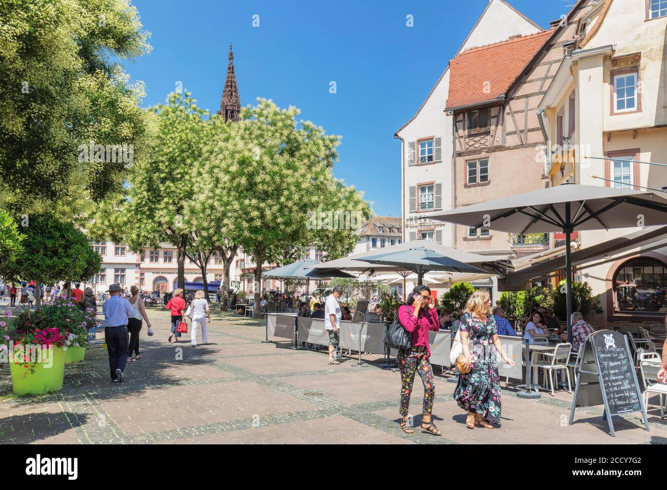 Restaurants at the Place du Marche aux Poissons, view to the cathedral, Strasbourg, Alsace, France Stock Photo