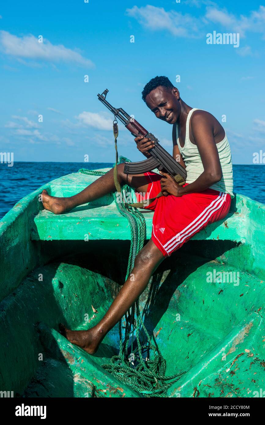 Friendly Somali with a Kalashnikov, Jazeera beach, Somalia Stock Photo