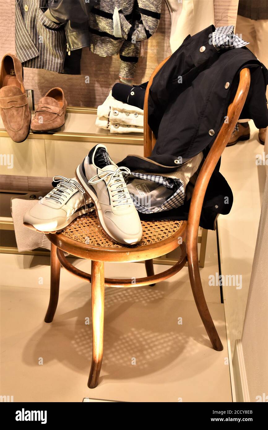 SHOES,BAG AND HATON DISPLAY AT BRUNELLO CUCINELLI BOUTIQUE IN BABUINO STREET Stock Photo