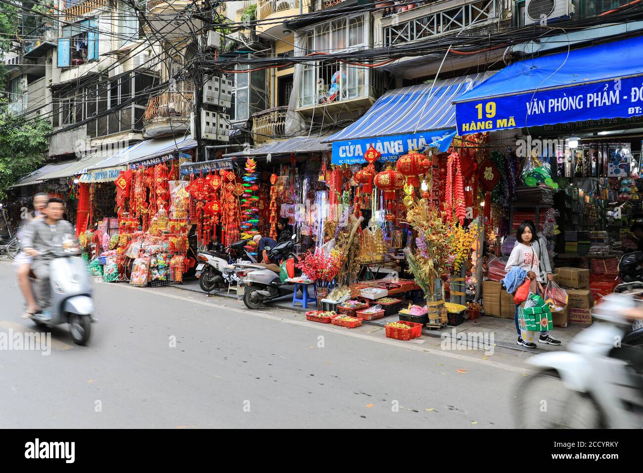 Shops selling Vietnamese New Year decorations and flowers on a busy street, Hanoi, Vietnam, Asia Stock Photo