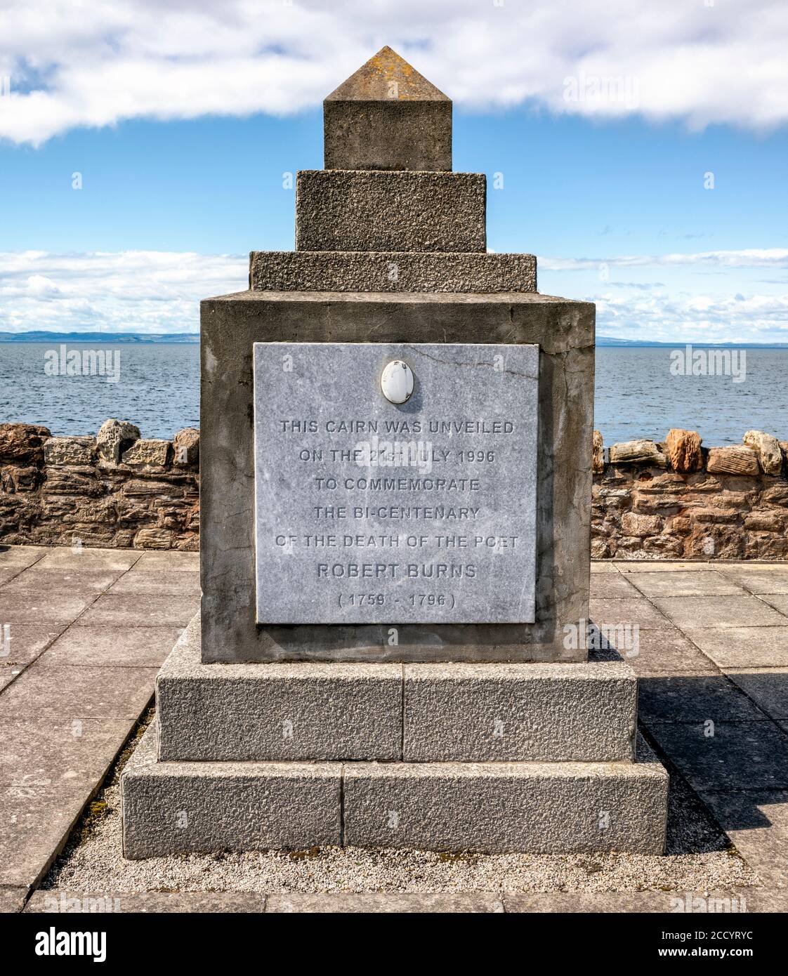 Cairn commemorating the Bi-Centenary of the death of Robert Burns, Prestonpans, East Lothian, Scotland, UK. Stock Photo