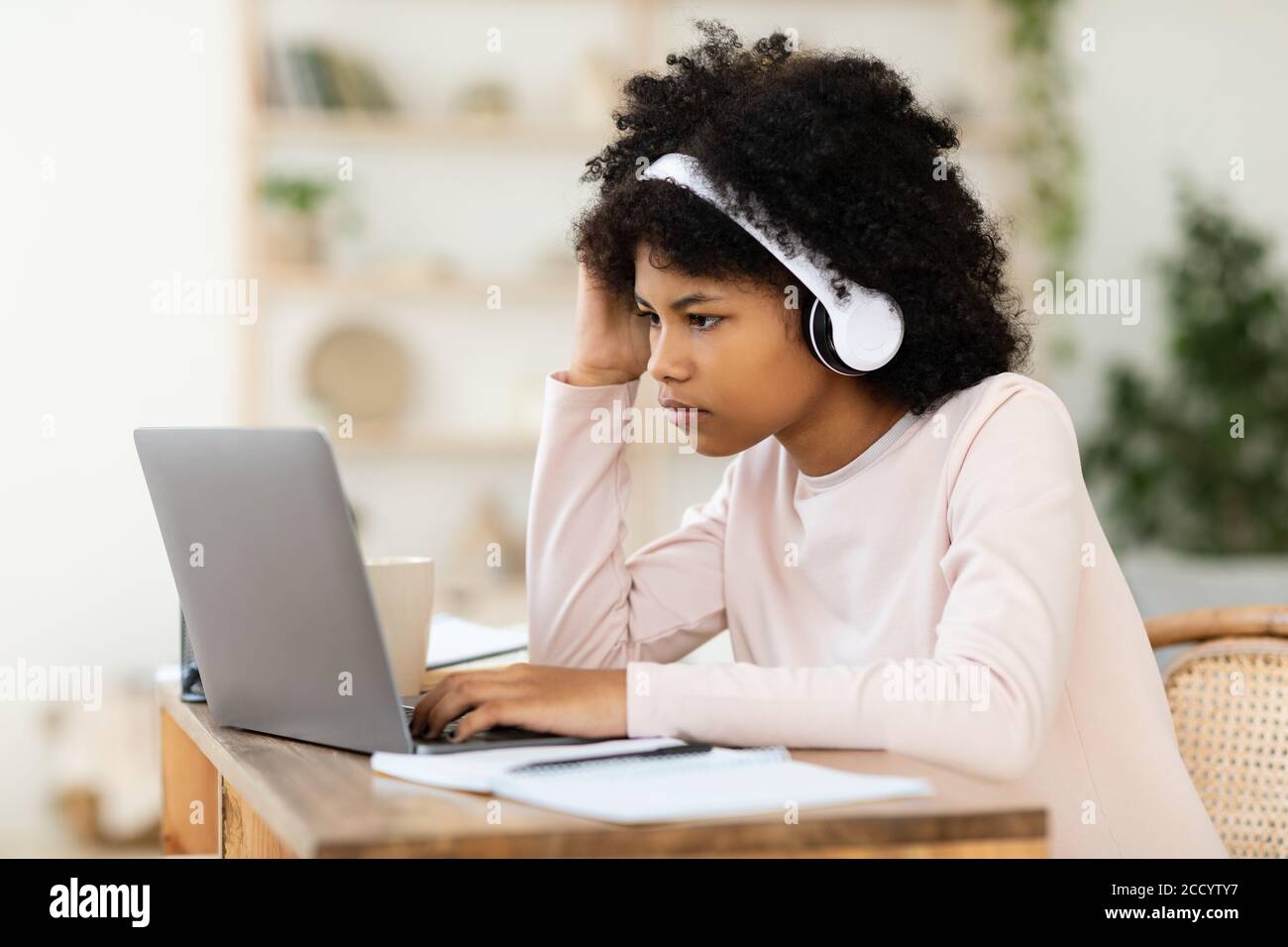 African teen girl studying hi-res stock photography and images - Alamy