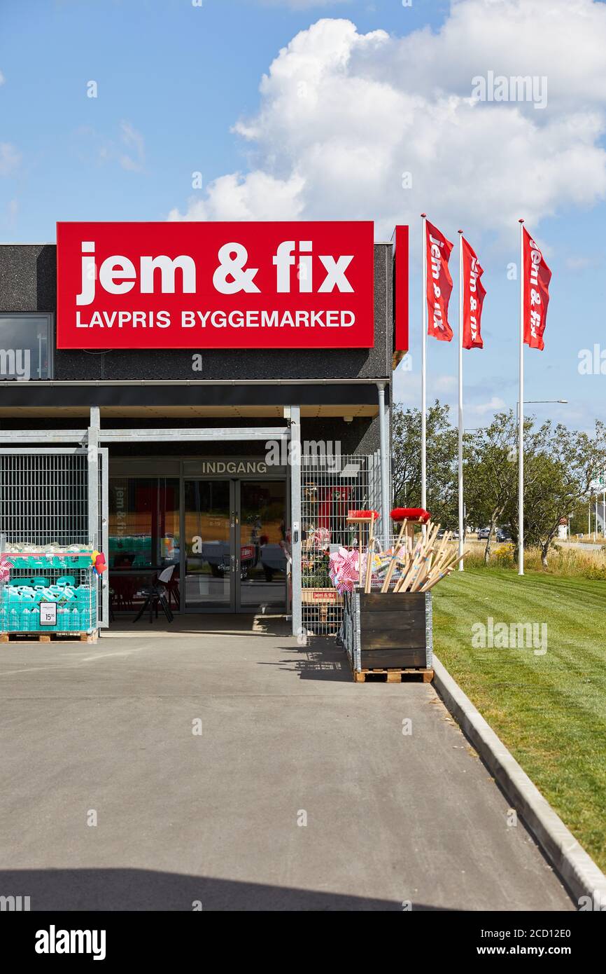 Jem & Fix, lavpris byggemarked (discount DIY centre), Sæby, Denmark Stock  Photo - Alamy
