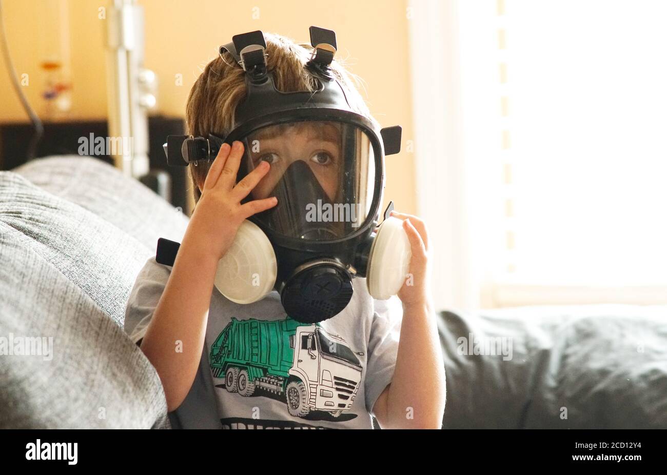 Montreal,Quebec,Canada,August 25, 2020.Young 5 year-old boy wearing. a gas mask.Credit:Mario Beauregard/Alamy News Stock Photo