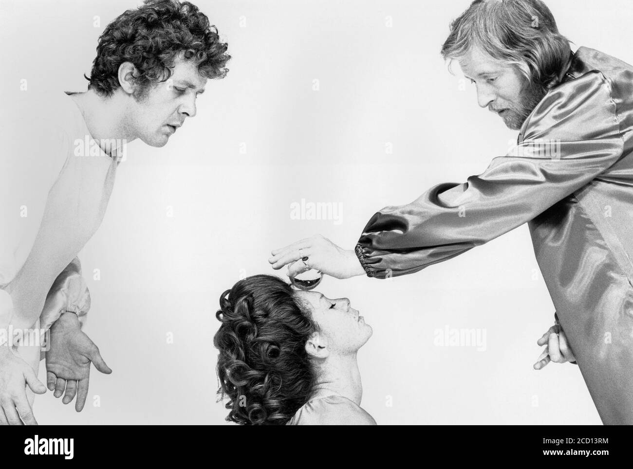 l-r: John Kane (Puck), Sara Kestelman (Titania), Alan Howard (Oberon) in A MIDSUMMER NIGHT'S DREAM by Shakespeare at the Royal Shakespeare Company (RSC), Aldwych Theatre, London WC2  10/06/1971 design: Sally Jacobs  director: Peter Brook Stock Photo