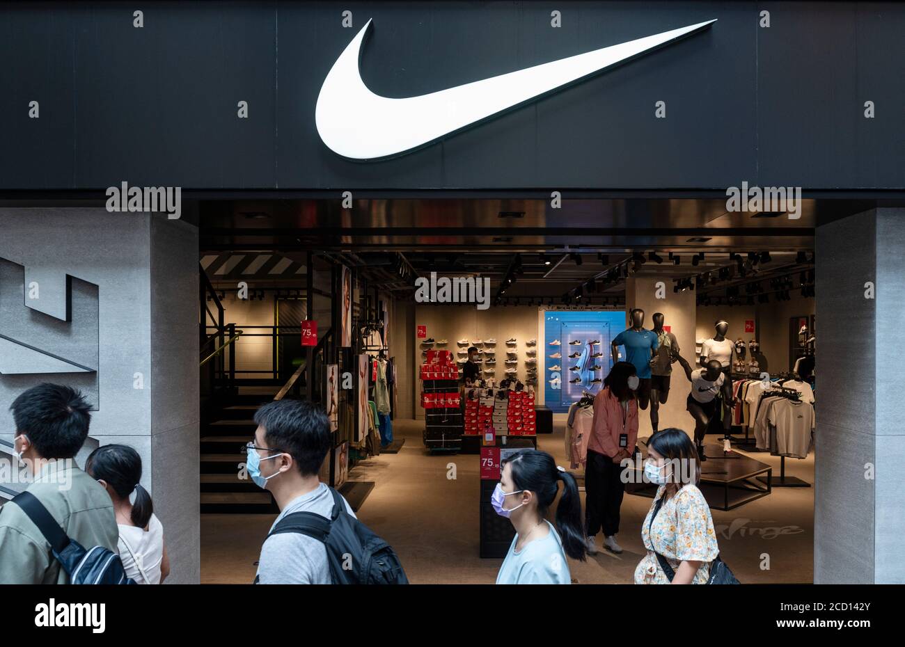Nike store 2020 hi-res stock photography and images - Alamy