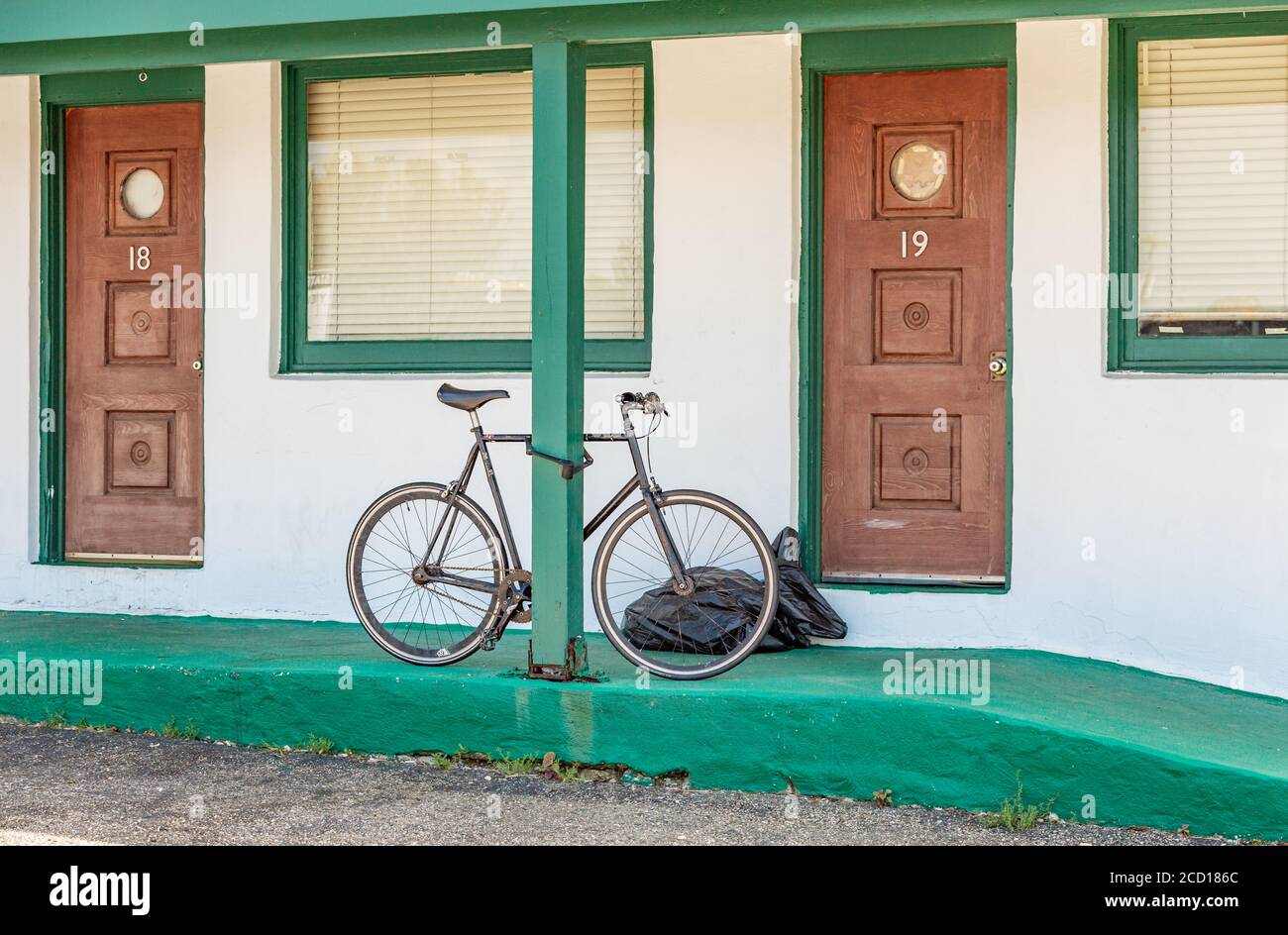 Bicycle sitting in front of two rooms at the Memory Motel in Montauk, NY Stock Photo