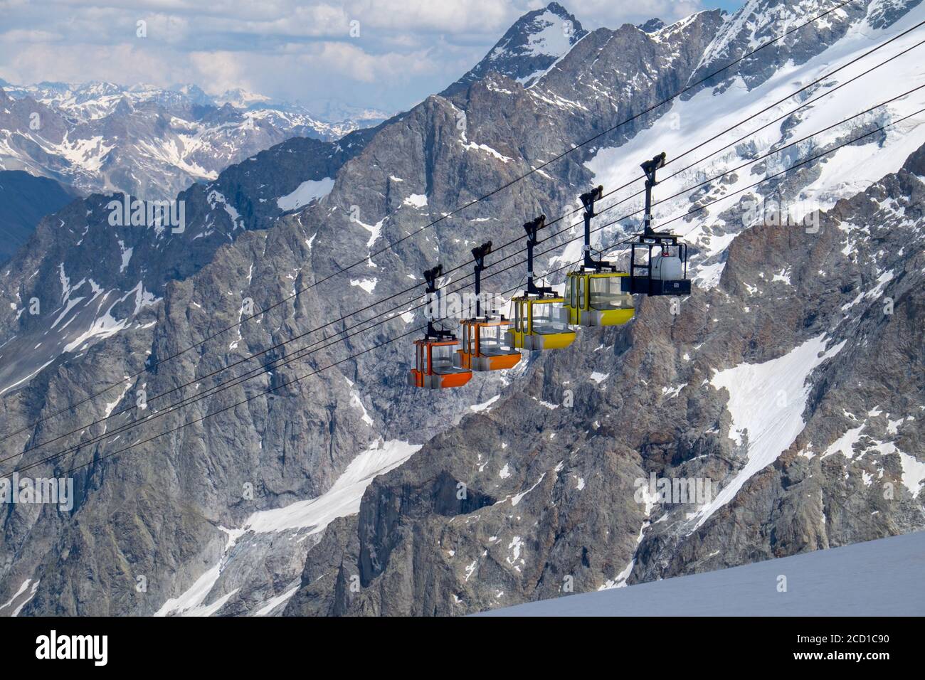 Gondola lifts hi-res stock photography and images - Alamy