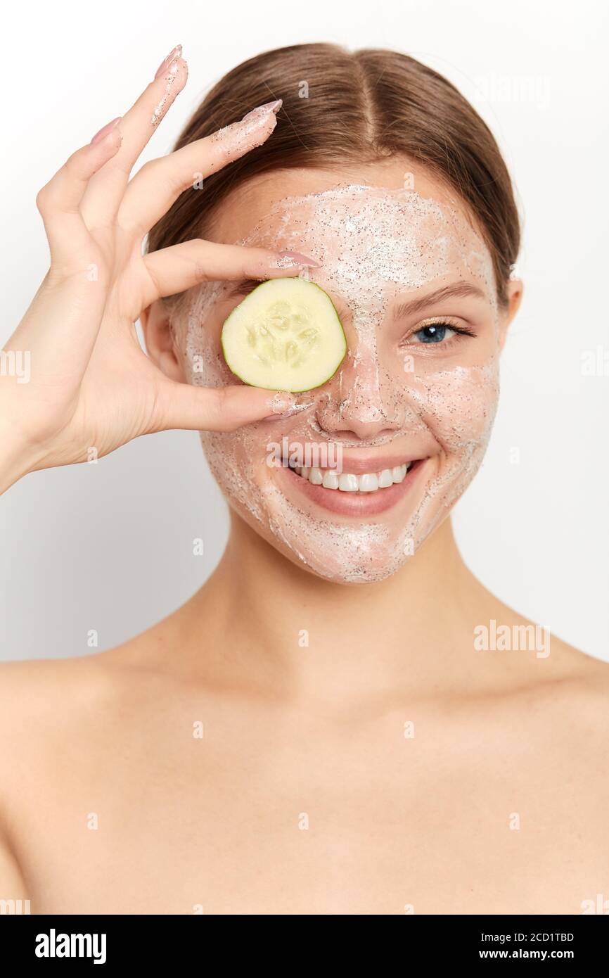 Download Face Mask Beauty Cucumber High Resolution Stock Photography And Images Alamy Yellowimages Mockups