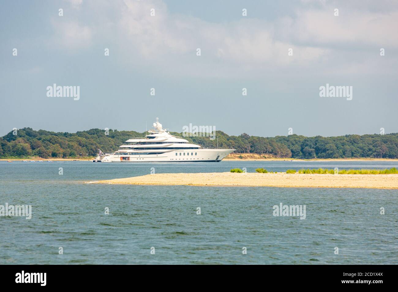 Luxury Motor Yacht MadSummer at anchor in Eastern Long Island, NY Stock Photo