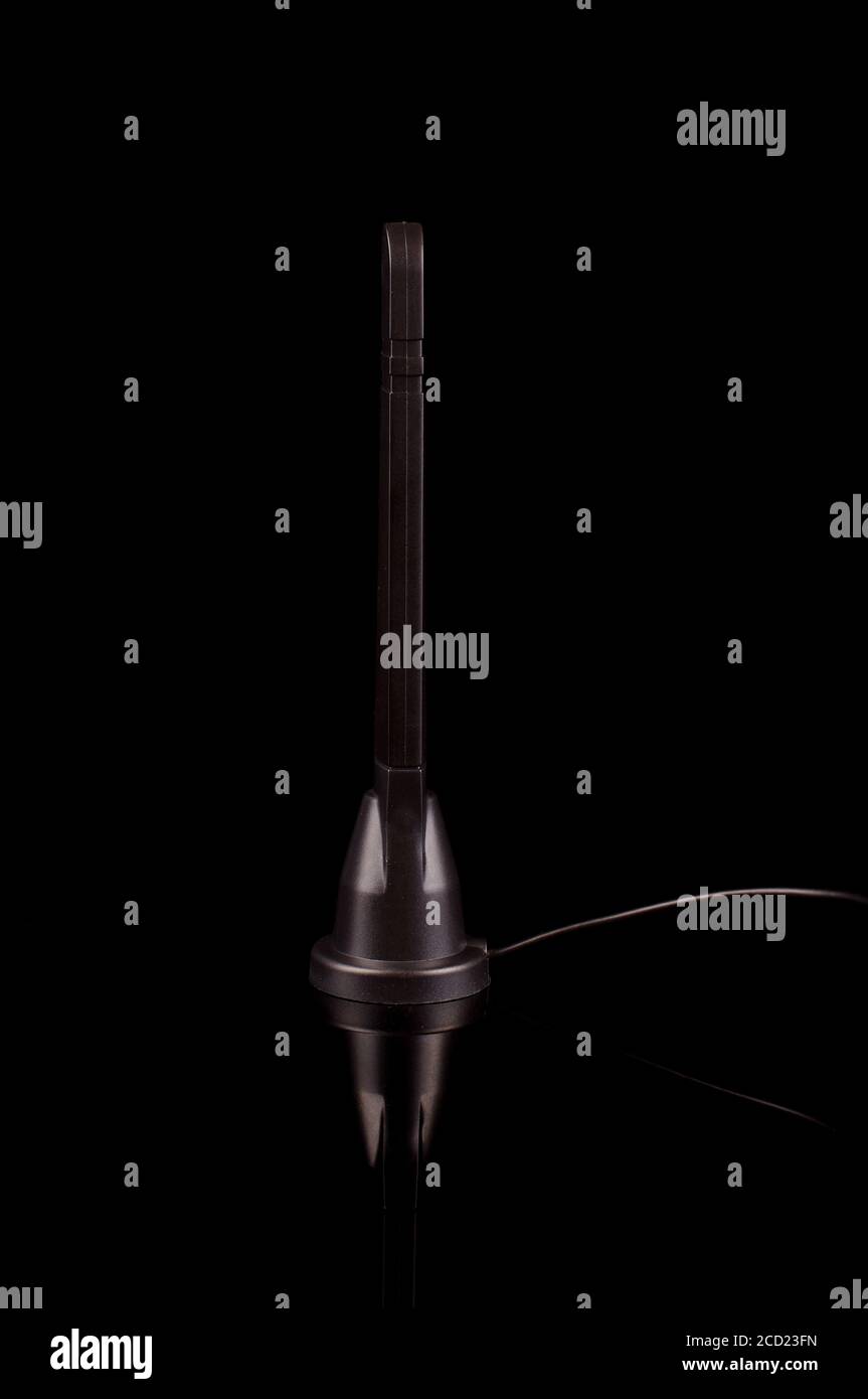 Monopole radio frequency transmission antenna for of things IoT and 5G technology