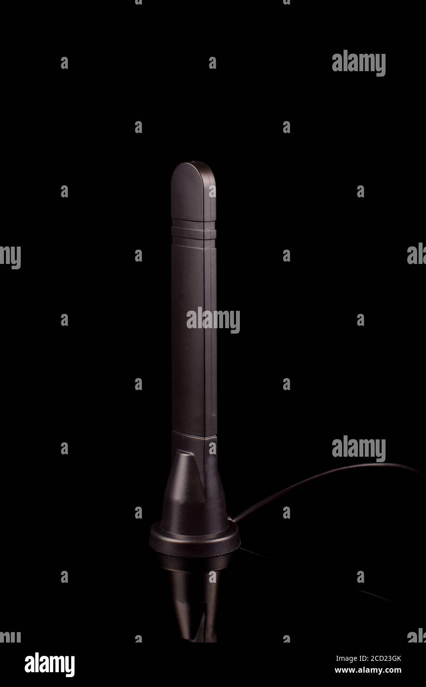 Monopole radio frequency transmission antenna for of things IoT and 5G technology