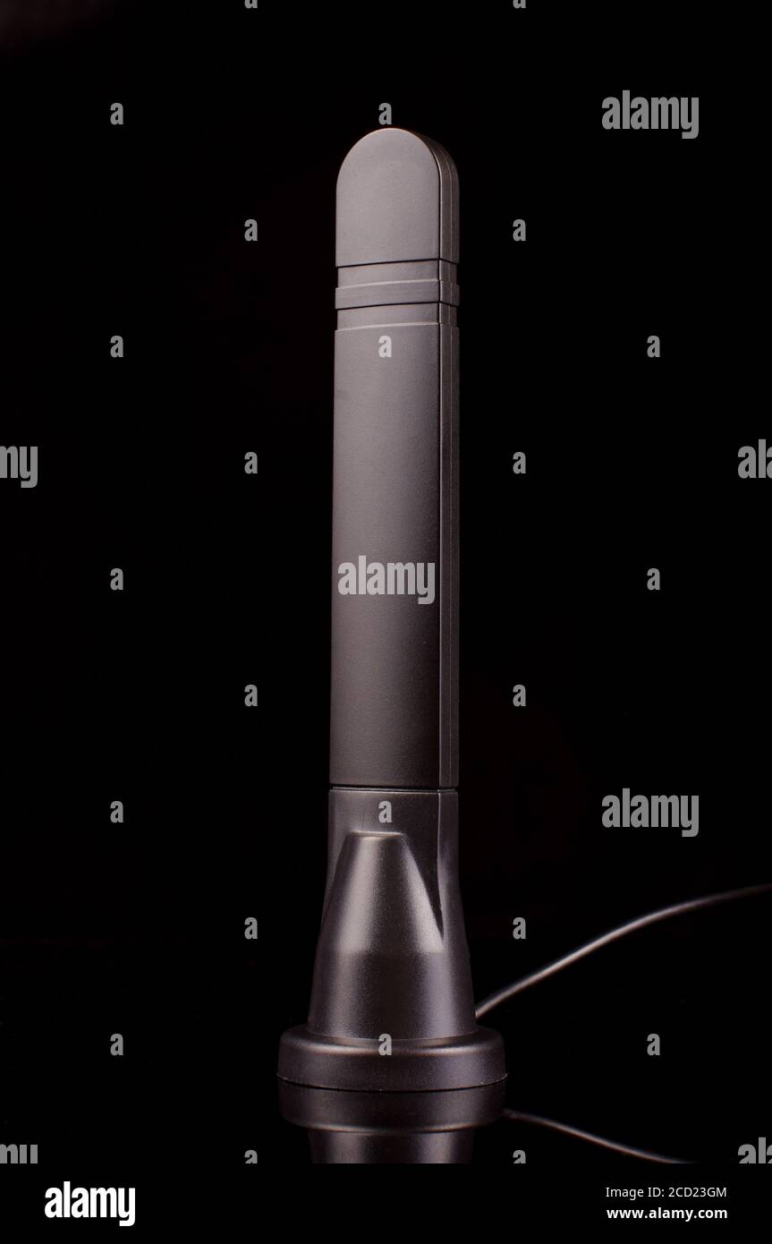 Monopole radio frequency transmission antenna for of things IoT and 5G technology