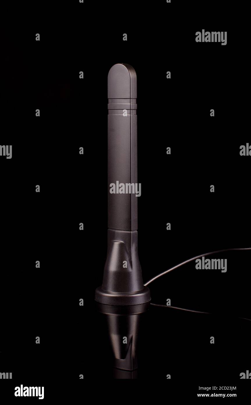 Monopole radio frequency transmission antenna for of things IoT and 5G technology