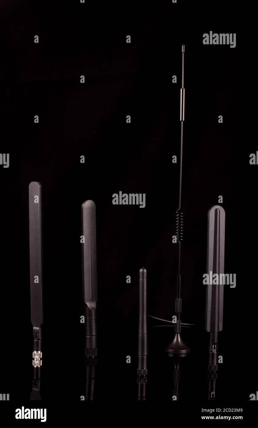 Monopole radio frequency transmission antenna for of things IoT and 5G technology