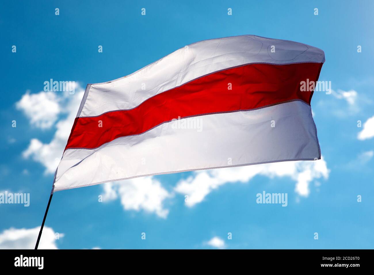 Фото флага бело красно белый. Флаг Беларуси бело-красно-белый. Беларусь бело красно белый. Бело сине красный флаг Беларуси. Флаг Белоруссии бело красно белый.