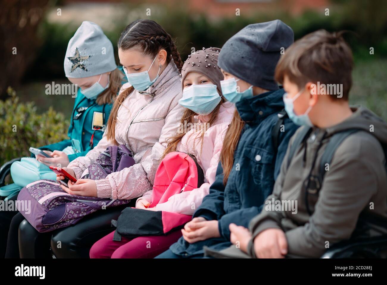 Virus people in medical masks hi-res stock photography and images - Alamy