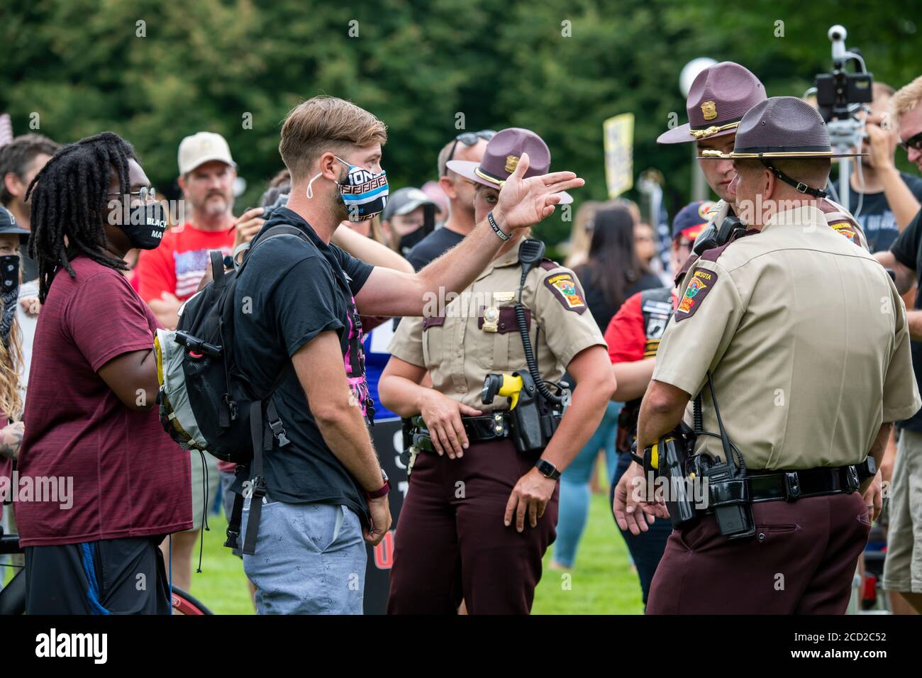 St. Paul, Minnesota. Protest to unmask minnesota.  Police break up confrontation between counter protesters wearing masks and the unmask Minnesota pro Stock Photo