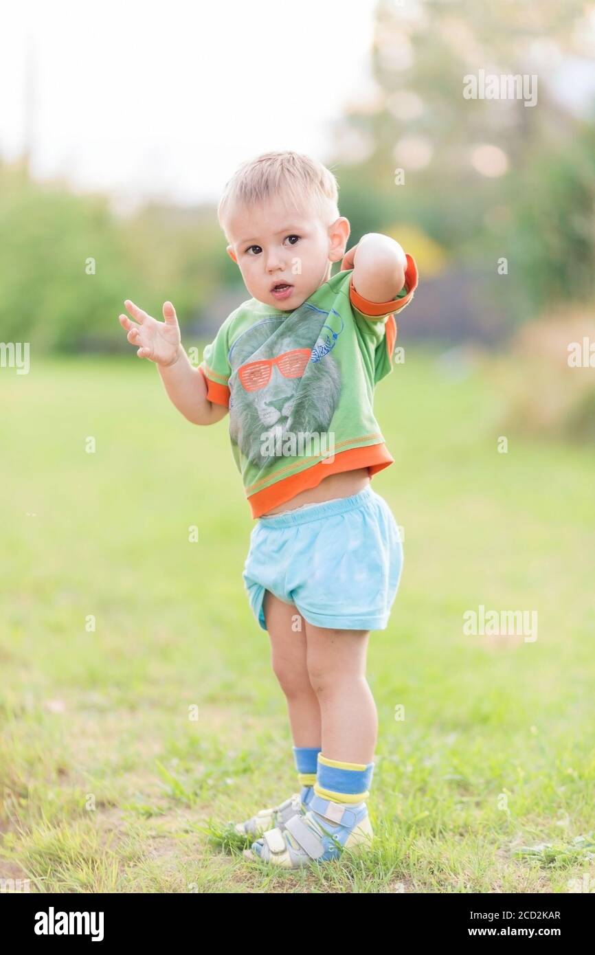 Boy scratches his back from a mosquito bite Stock Photo - Alamy