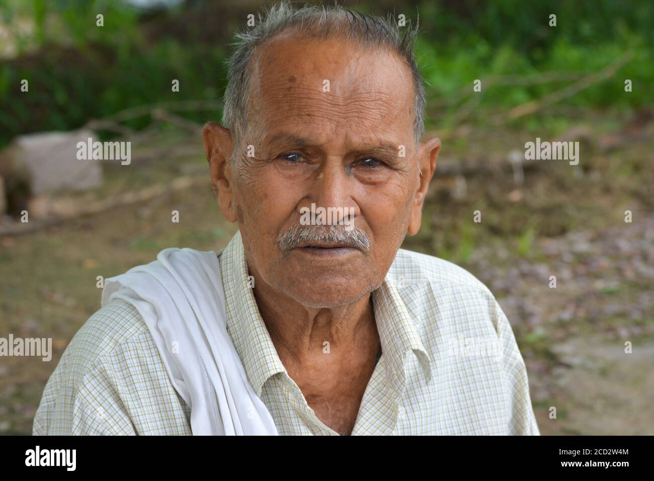 Old aged indian man hi-res stock photography and images - Alamy
