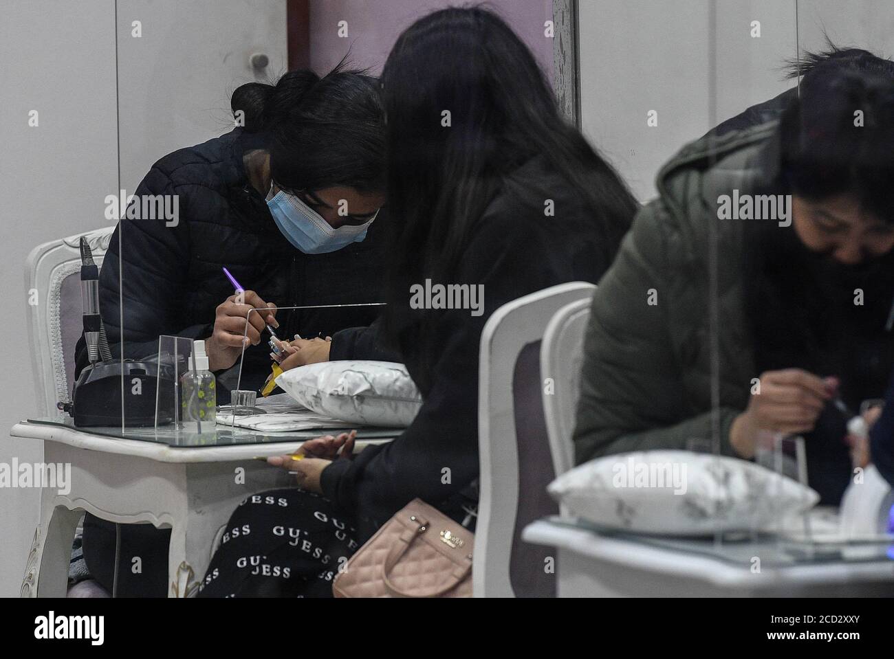 Santiago, Chile. 20th Aug, 2020. Manicurists provide services to customers in downtown Santiago, Chile, Aug. 20, 2020. Chile's total number of novel coronavirus (COVID-19) infections reached 400,985 on Aug. 25, after tests detected 1,406 new cases. Credit: Jorge Villegas/Xinhua/Alamy Live News Stock Photo