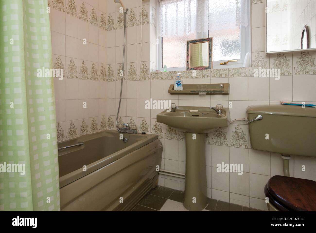 Old bathroom in need of modernization Stock Photo Alamy