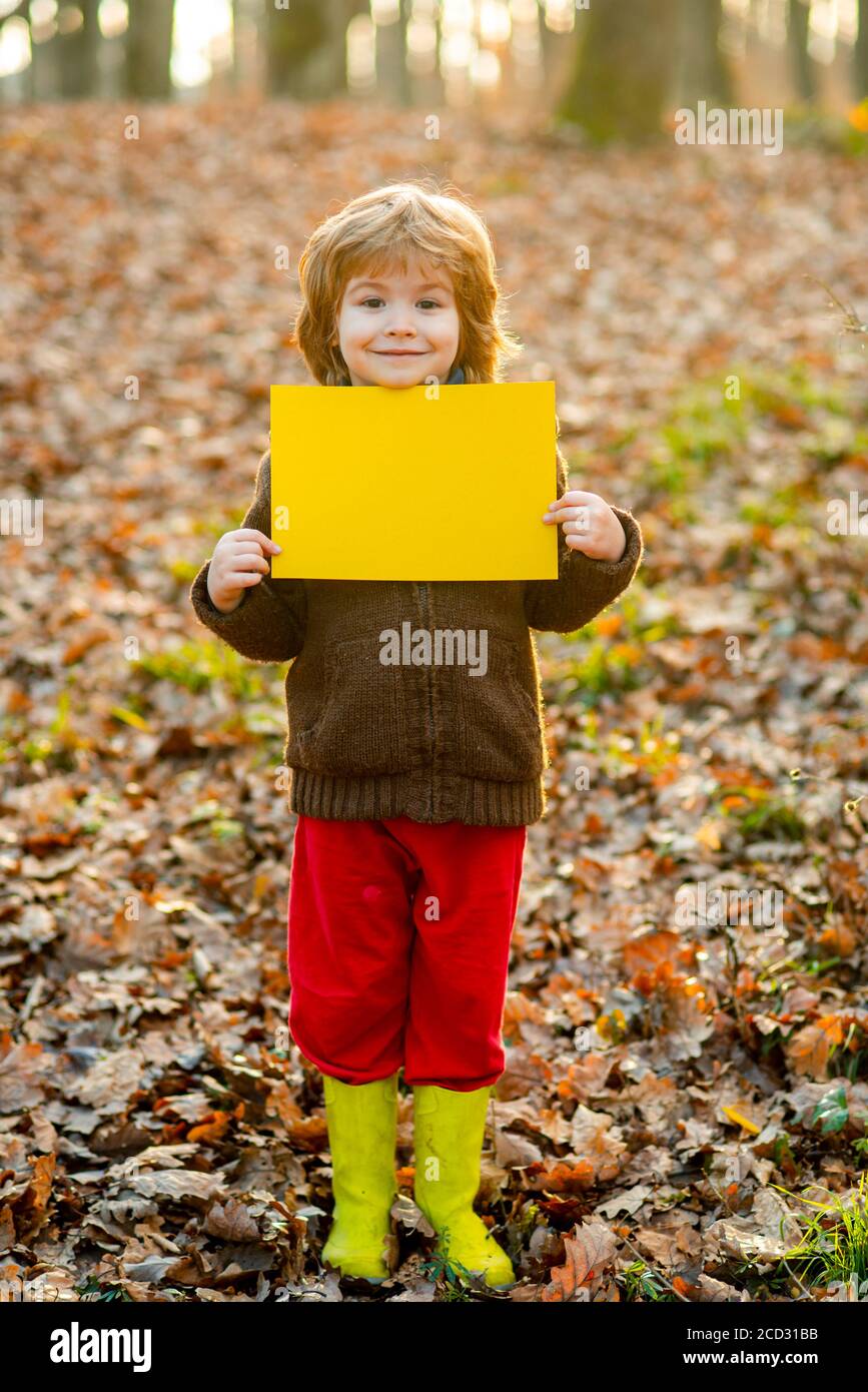 Kids hold empty banner fun children hi-res stock photography and images ...