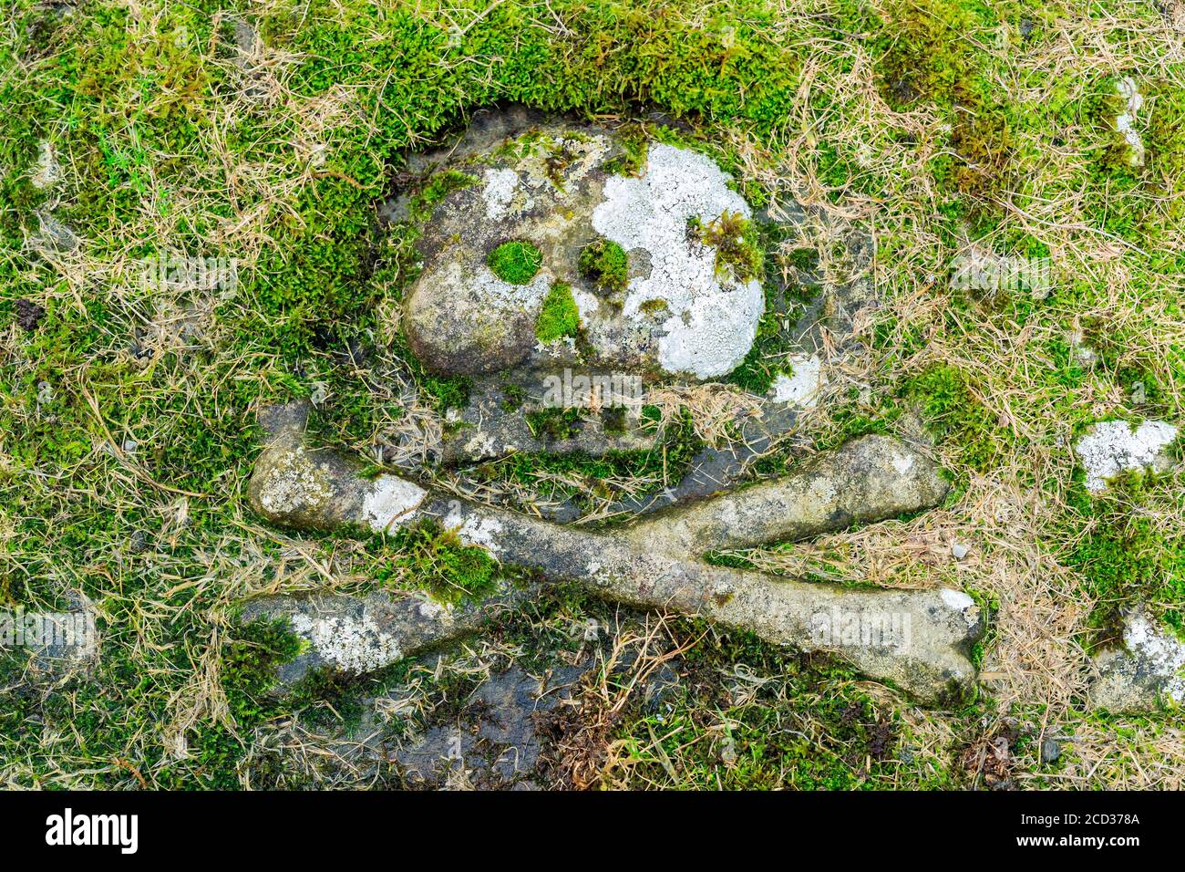 GARDENSTOWN, SCOTLAND - 2016 OCTOBER 22. Skull and crossbones on tombstone grave. Stock Photo