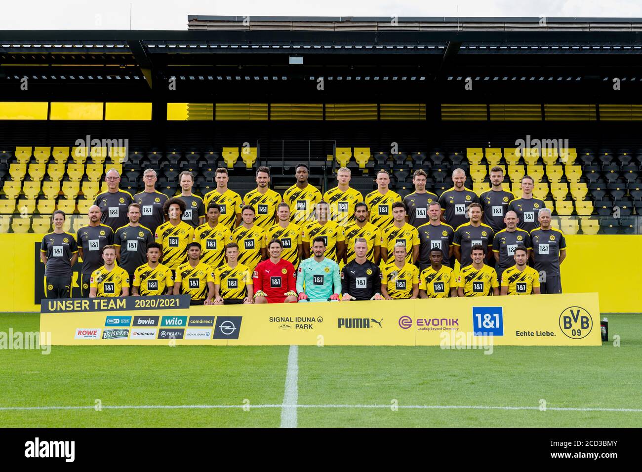 Team photo Borussia Dortmund, season 2020/2021, top row from left: kit  manager Frank Graefen, physiotherapist Olaf Wehmer, club doctor Dr. Markus  Braun, Thomas Meunier, Mats Hummels, Dan-Axel Zagadou, Erling Haaland,  Marius Wolf,