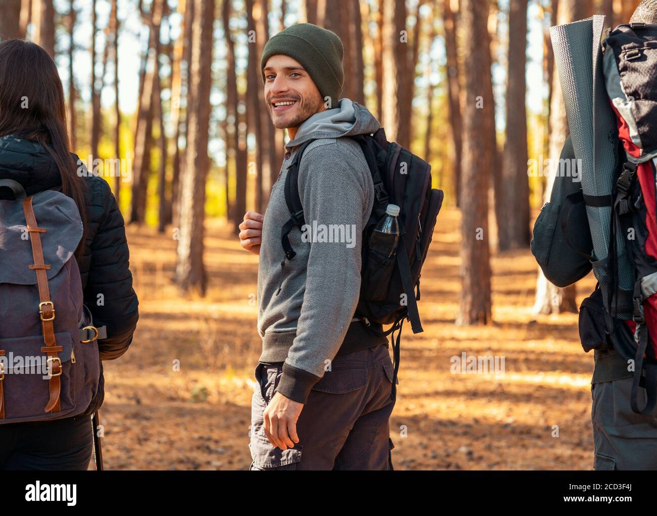 Hiking with friends hi-res stock photography and images - Alamy