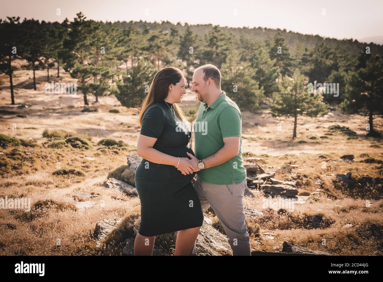 Love couple hugging in nature hi-res stock photography and images - Alamy