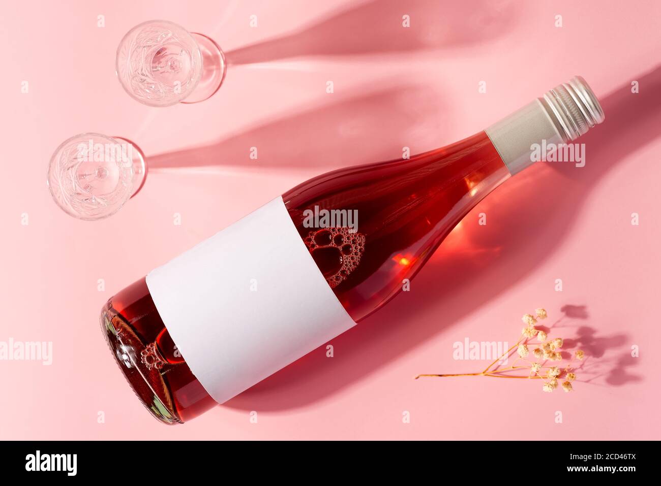 Download Unlabeled Rose Wine Bottle Cap High Resolution Stock Photography And Images Alamy