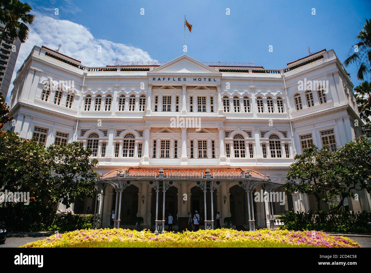 Iconic Raffles Hotel in Singapore Stock Photo - Alamy