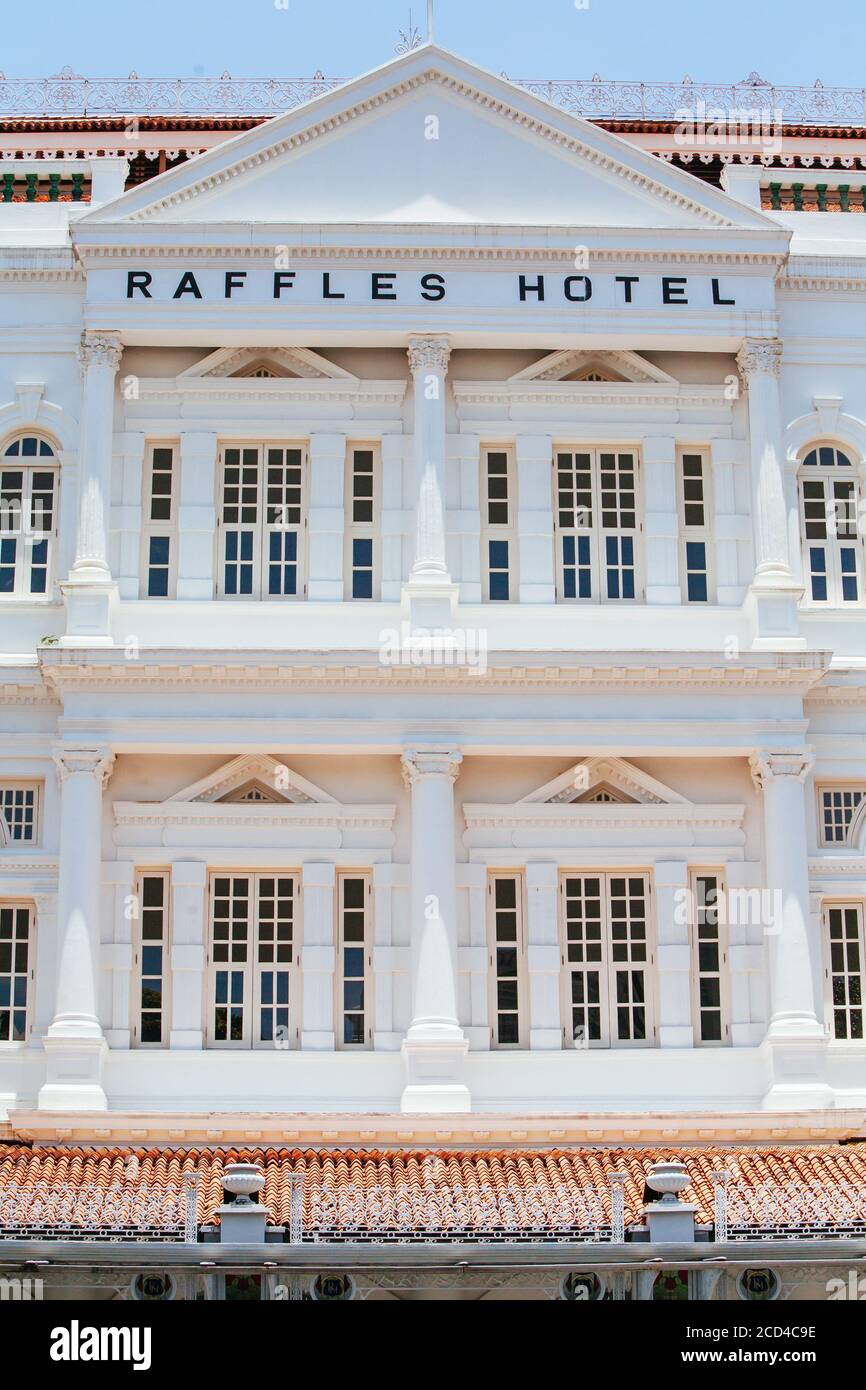 Iconic Raffles Hotel in Singapore Stock Photo - Alamy