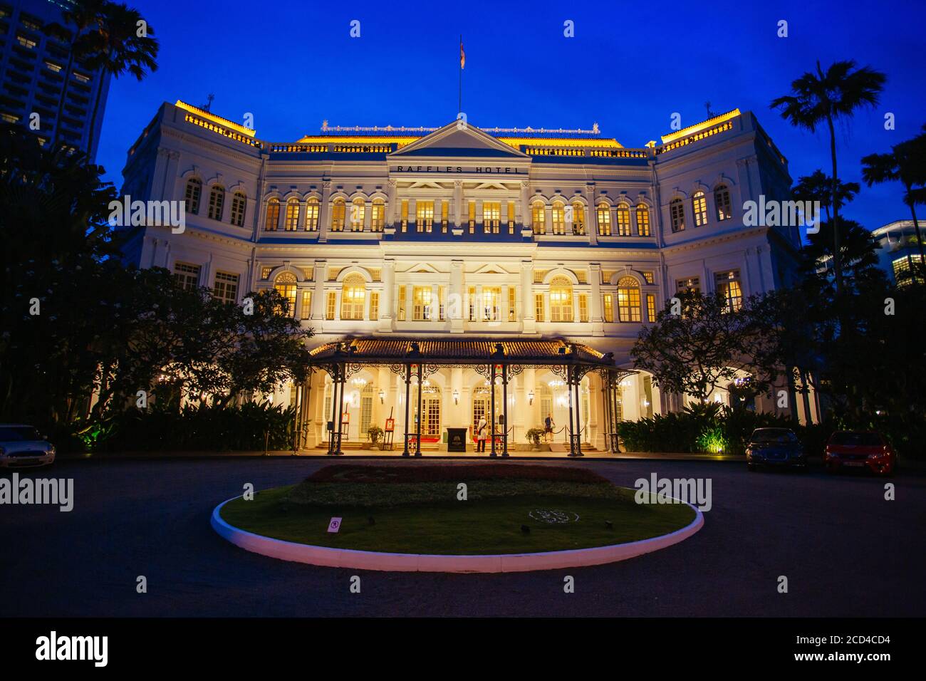 Iconic Raffles Hotel in Singapore Stock Photo - Alamy