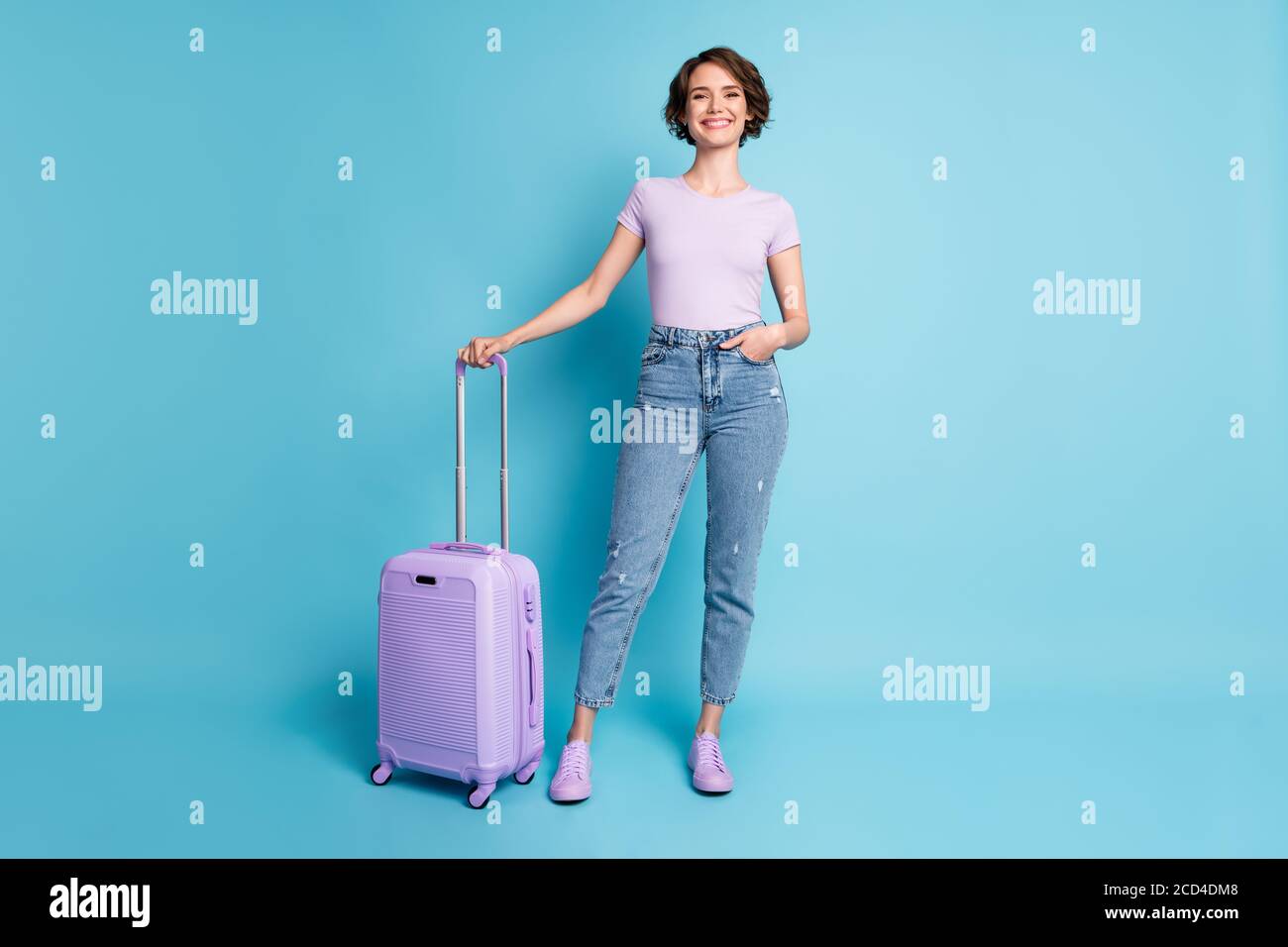 hold suitcase