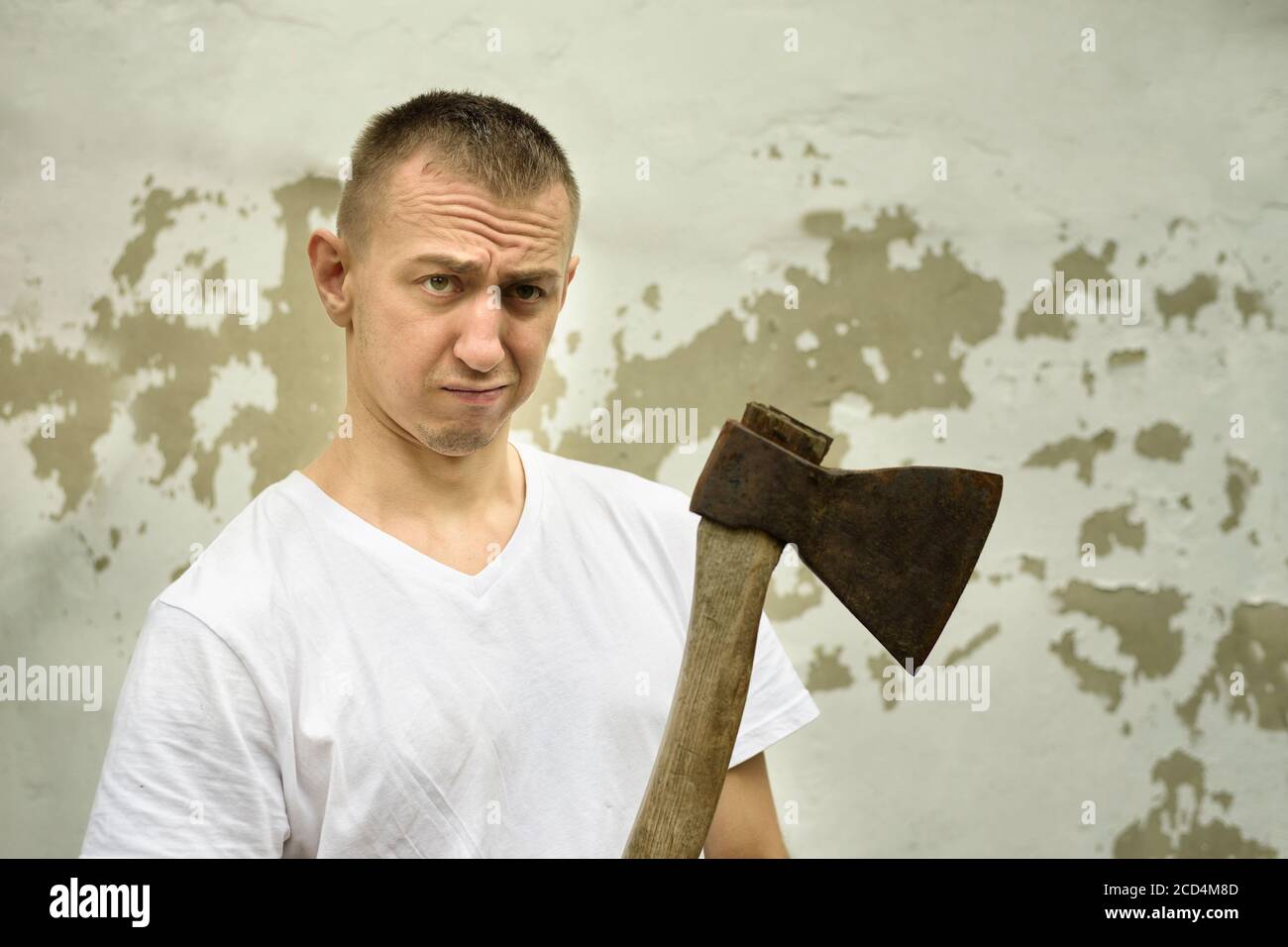 бородатый топор. дядька с топором. дядька с топором. дровосек на белом фоне. весёлый мужик с топором.