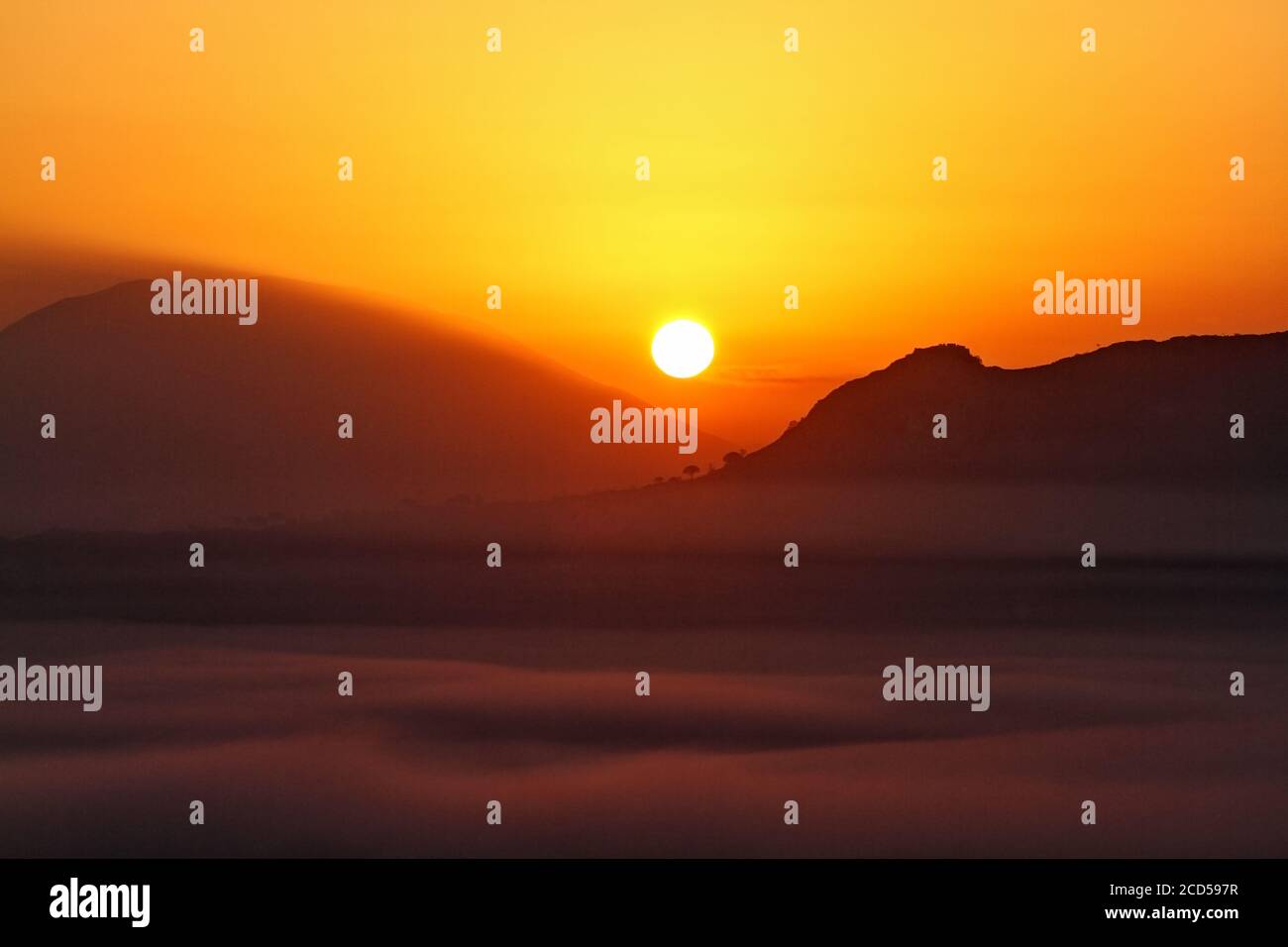 Rising mountains background horizon hi-res stock photography and images ...
