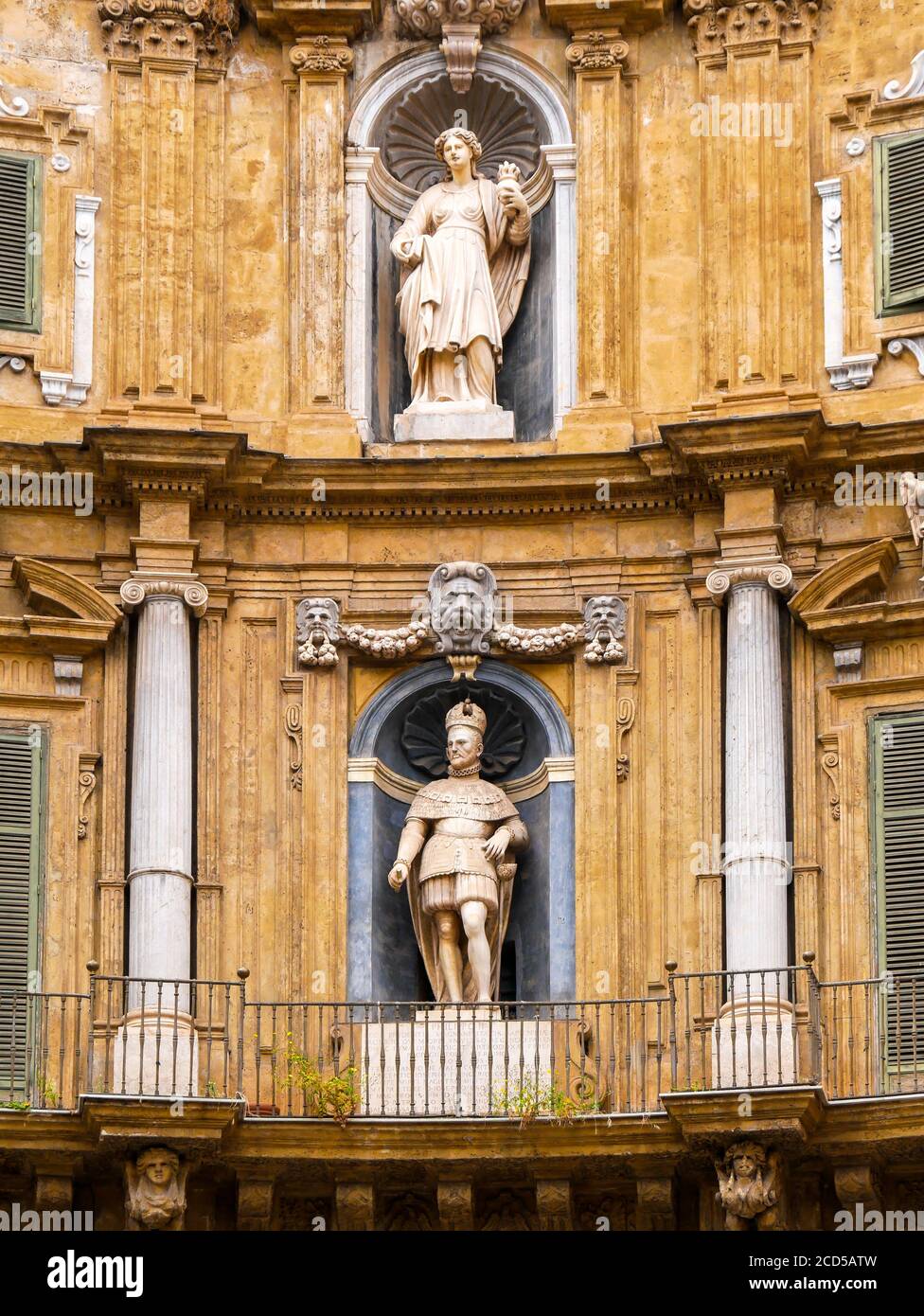 Quattro Canti, Baroque facade at the west corner in the historic Palermo  Stock Photo